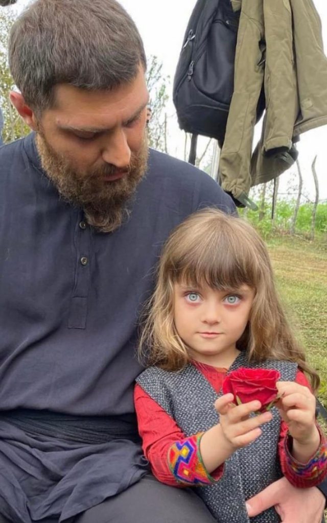 آوا امیرزاده و امیر حسین فتحی در سریال جیران